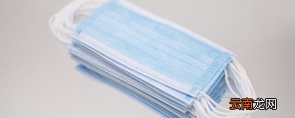口罩有颜色的带里面还是外面 口罩有颜色的带外面还是里面