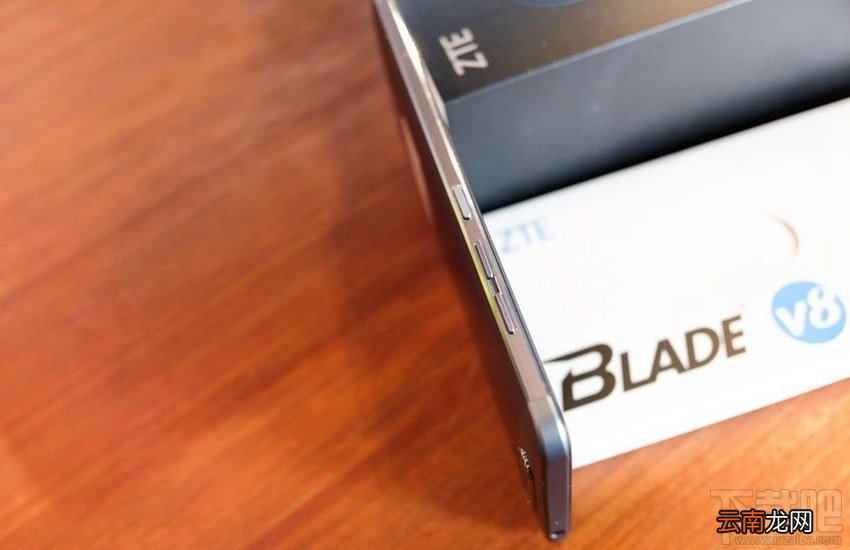 中兴BladeV8值得买吗？中兴BladeV8真机图赏