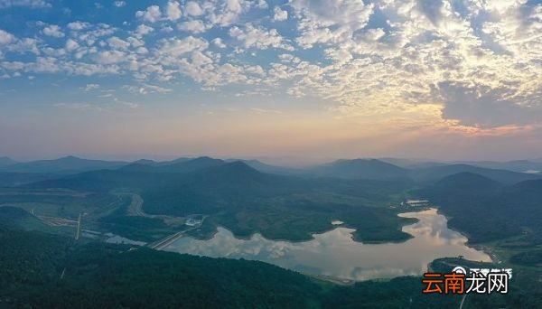 青山常在绿水长流是什么意思 青山常在水长流是什么意思