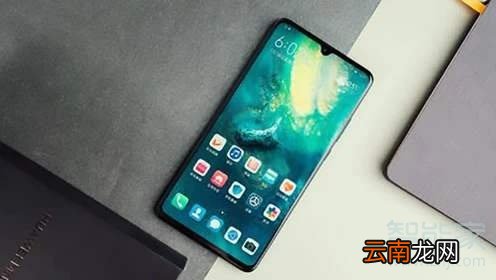 华为mate20x5G是曲面屏吗