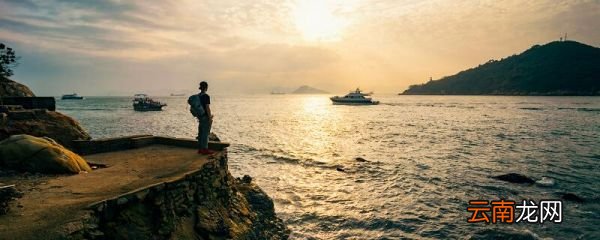 鲁滨逊漂流记中心思想 《鲁滨逊漂流记》的中心思想是什么