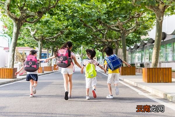 孩子走路外八字怎么纠正 孩子学走路外八字怎么办