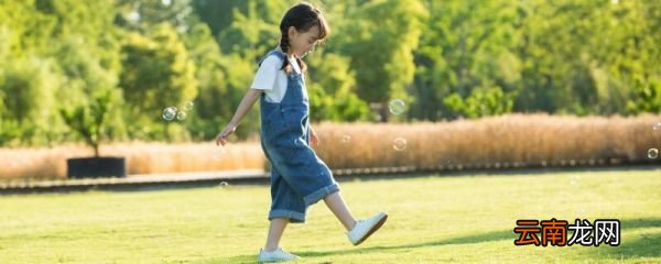 孩子走路外八字怎么纠正 孩子学走路外八字怎么办