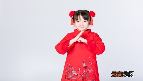 春节穿什么衣服合适 过年穿什么颜色的衣服好