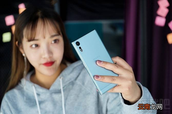 索尼XZs和索尼XZ哪个好？索尼Xperia XZs和XZ区别对比