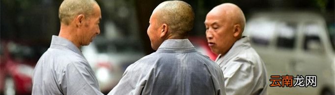 为什么衣服湿了颜色会变深？