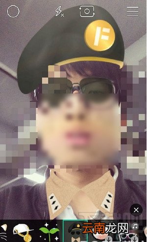 Faceu怎么使用激萌的太阳的后裔贴纸