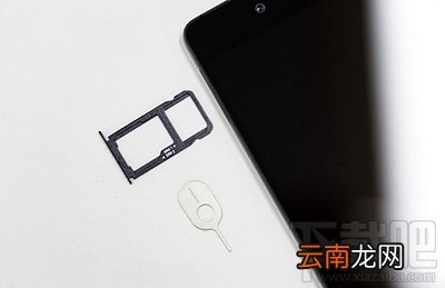 坚果Pro怎么装卡/插卡？坚果Pro SIM卡安装教程