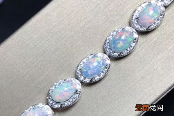 欧泊石的功效与作用 欧泊石的功效与作用是什么