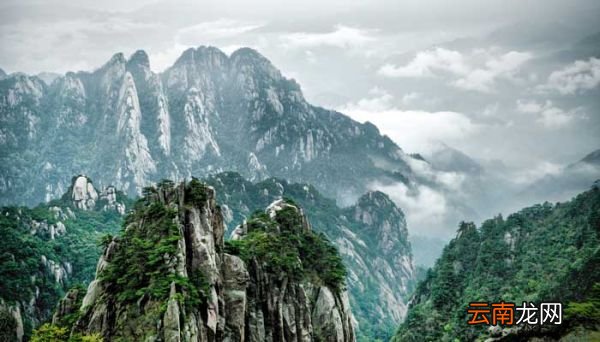 黄山奇石课后三幅图各写一段话 黄山奇石课后三幅图各写一段话天狗望月