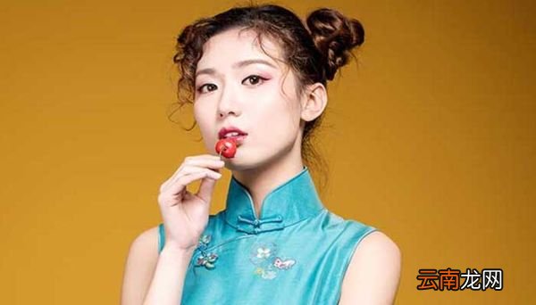 丸子头如何使用发卡 丸子头如何使用发卡