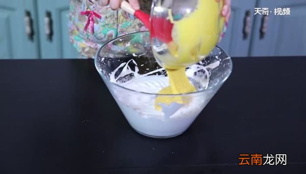 电饭煲做蛋糕放酵母吗 做蛋糕放不放酵母