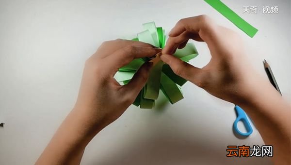 简单的立体圣诞树折法 立体圣诞树的漂亮折法
