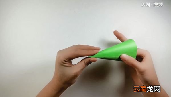 简单的立体圣诞树折法 立体圣诞树的漂亮折法