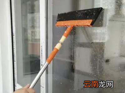保洁公司擦玻璃的方法