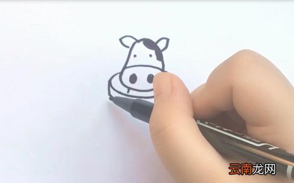 牛奶瓶简笔画