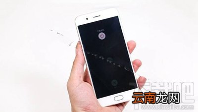 OPPO R11后盖怎么打开换卡