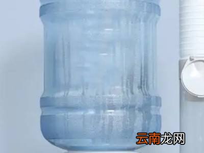 水桶内壁上的青苔清理方法