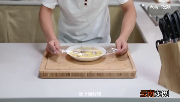 鸡蛋羹怎么蒸出来又嫩又滑 鸡蛋羹怎么做