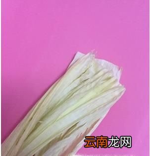 玉米皮坐垫的编制方法