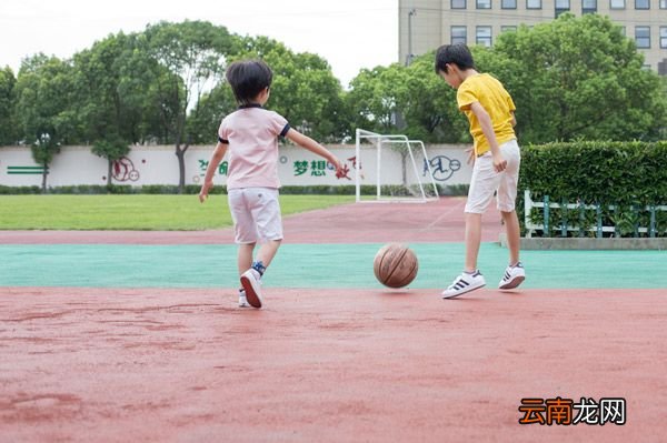儿童打篮球的好处 孩子学篮球的好处