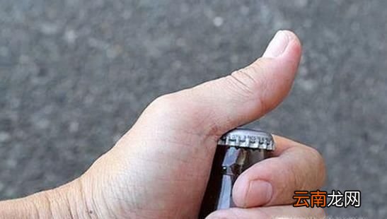 如何开啤酒瓶盖