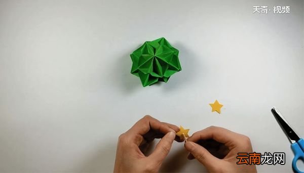 立体圣诞树怎么折 立体圣诞树的好看做法