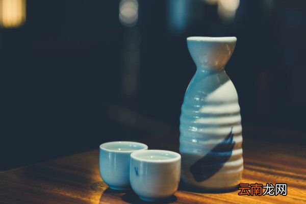 金龟换酒是哪两位诗人贺知章金龟换酒的故事