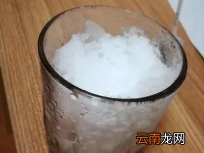 水放在冰箱里的变化步骤