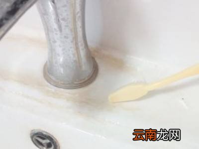 洗手盆发黄用什么方法清洗