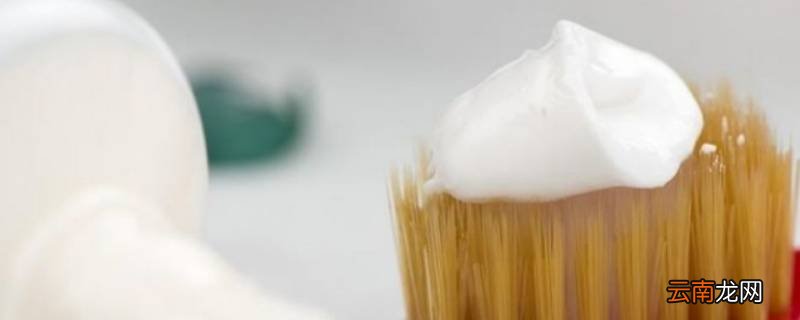 彩条牙膏为什么挤出来不乱呢
