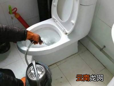 瓶盖掉马桶堵了怎么办