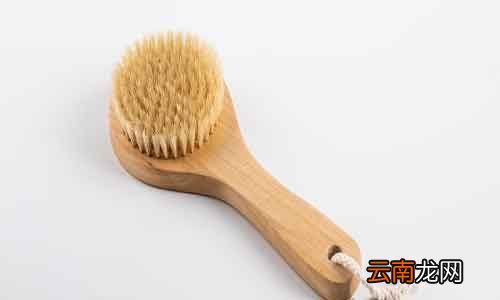 拖把上的头发怎么清理 如何去除拖把上的头发