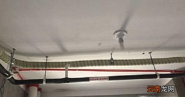 空调漏水怎么办？如何拆空调室内机外壳？