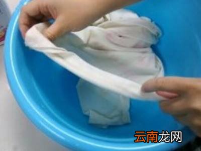 浆糊弄到衣服上怎么去掉