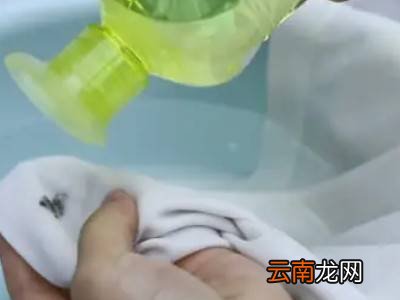 浆糊弄到衣服上怎么去掉