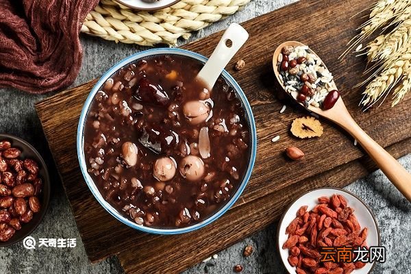 红豆糖水的功效与作用 红豆糖水的功效与作用禁忌