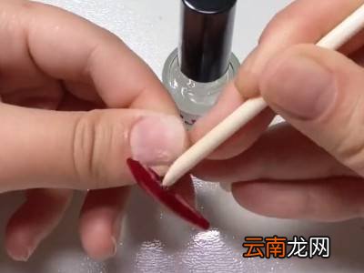 指甲胶水用什么溶解