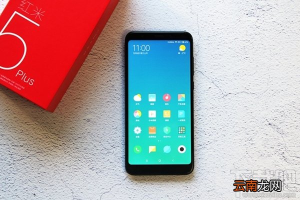 红米5 Plus怎么装卡/插卡？