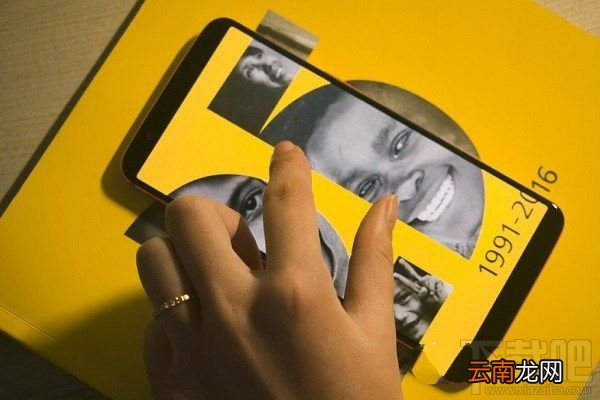 手机屏幕怎么弄透明?教你拍透明手机照