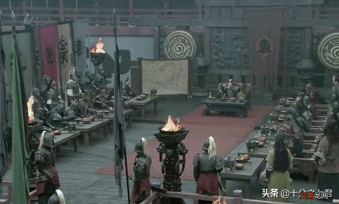 温酒斩华雄的主要内容 关羽温酒斩华雄的故事概括