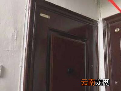 门上的小广告胶用什么才能清理掉