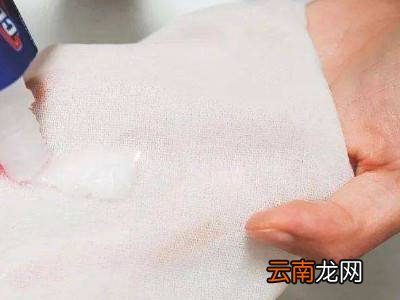 衣服被火烤黄了怎么消去