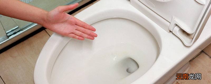 如何清除马桶底部顽固污垢