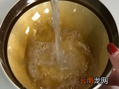 厨房油污纱窗怎么能擦洗干净