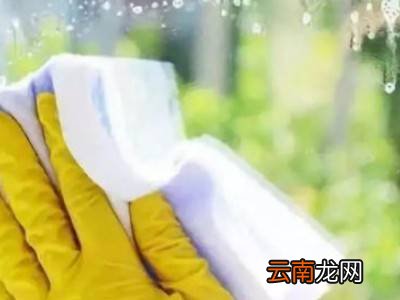 擦玻璃的过程