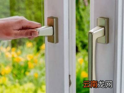 樟脑丸味太浓怎么去除