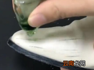 皮鞋上有油漆怎么除掉