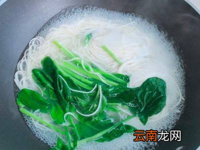 酥肉面的做法
