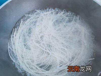 酥肉面的做法